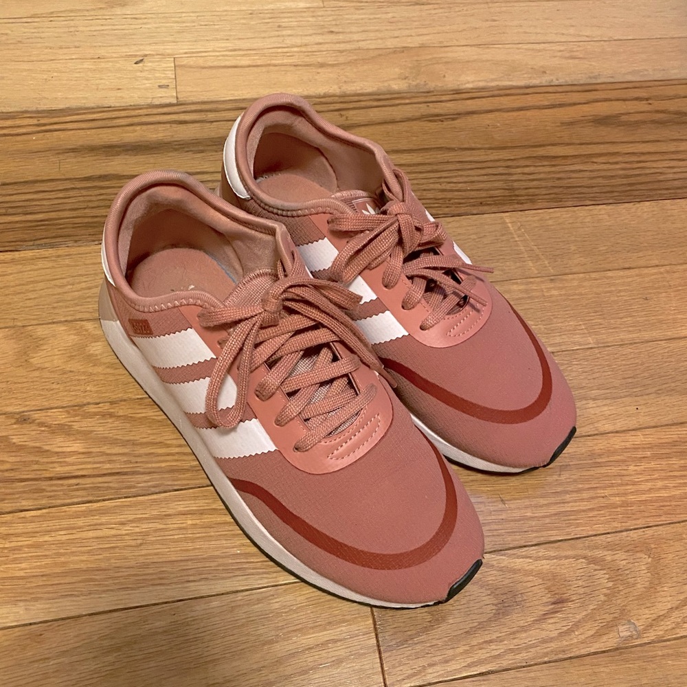 Adidas Sneakers